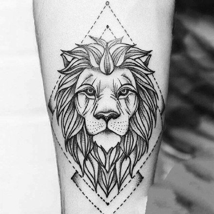 一组好看的狮子纹身设计图案作品9张