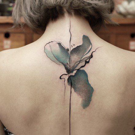 水墨风格的一组花花草草的植物纹身图案