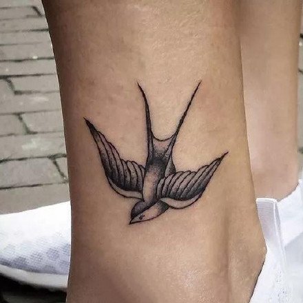 燕子刺青+简约又好看的黑灰燕子纹身图案欣赏