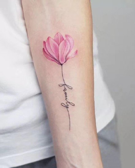 小臂花朵：纹在小臂上唯美的花朵系列纹身图案