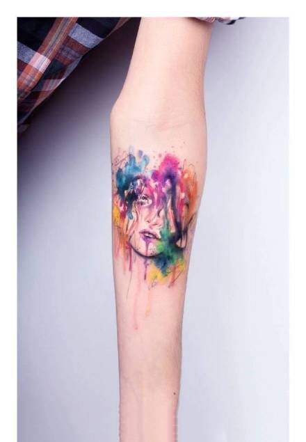 一组水彩色的潇洒女孩纹身作品