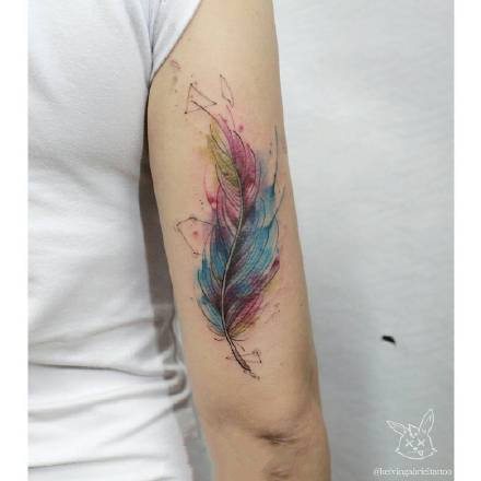 一组羽毛题材的水彩羽毛纹身图案9张