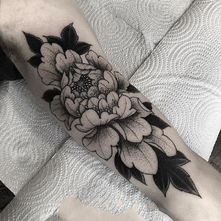 暗黑灰色的一组花卉纹身图片9张