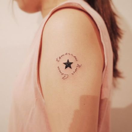 小星月纹身：很简单的小清新星月小纹身图片