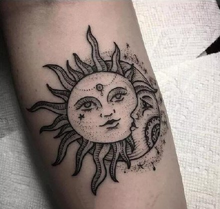 太阳和月亮组成的一波创意日月纹身图案