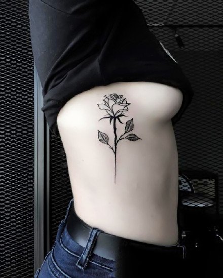 9张小清新的漂亮小玫瑰花纹身图案