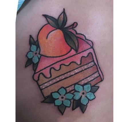 很可爱的一组小桃子纹身图片