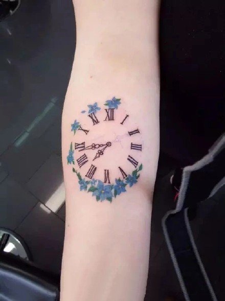 时钟刺青：好看的一组彩虹眼时钟纹身图案