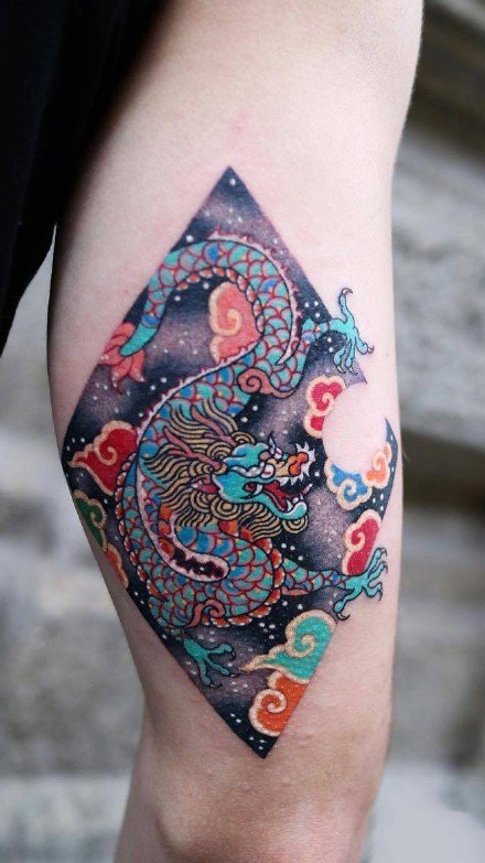 小腿小臂的日式传统炫彩色纹身图片9张