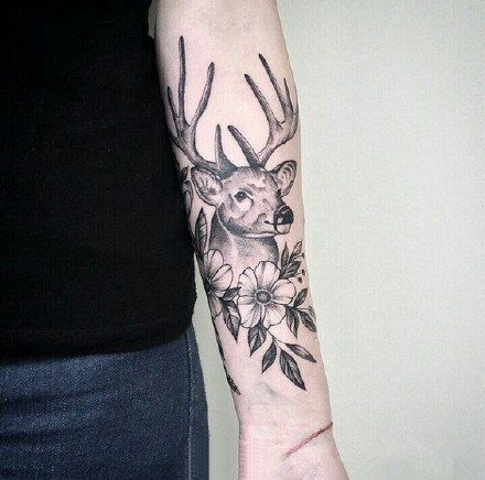 鹿角和小花花组合的黑灰纹身作品9张