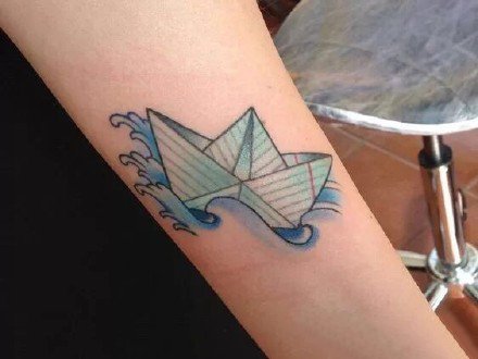 纸船刺青：小清新的一组小纸船纹身图案9张