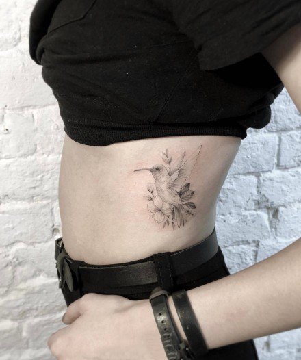 点刺花卉：18张点刺风格的花卉纹身图案