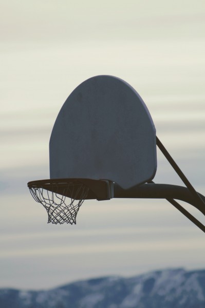 篮球场上的篮球框图片(10张)