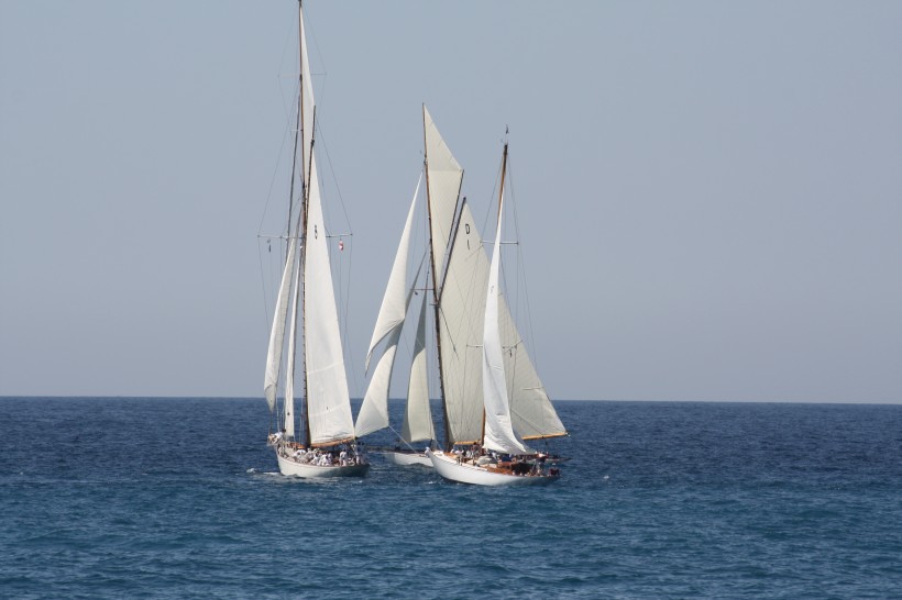 海上航行的白帆船图片(12张)