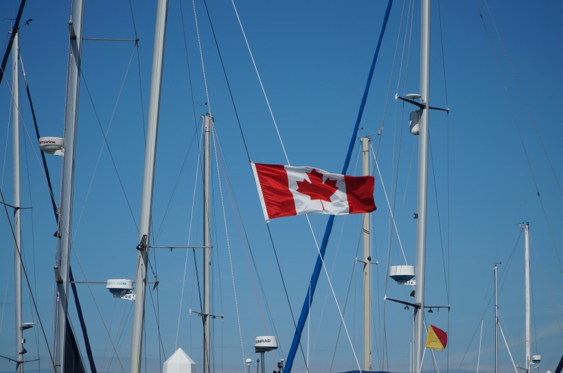 飘扬的加拿大国旗图片(14张)