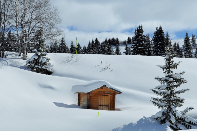 雪中的小屋图片(13张)
