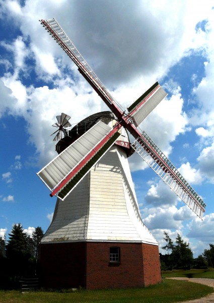 高大的荷兰风车图片(15张)