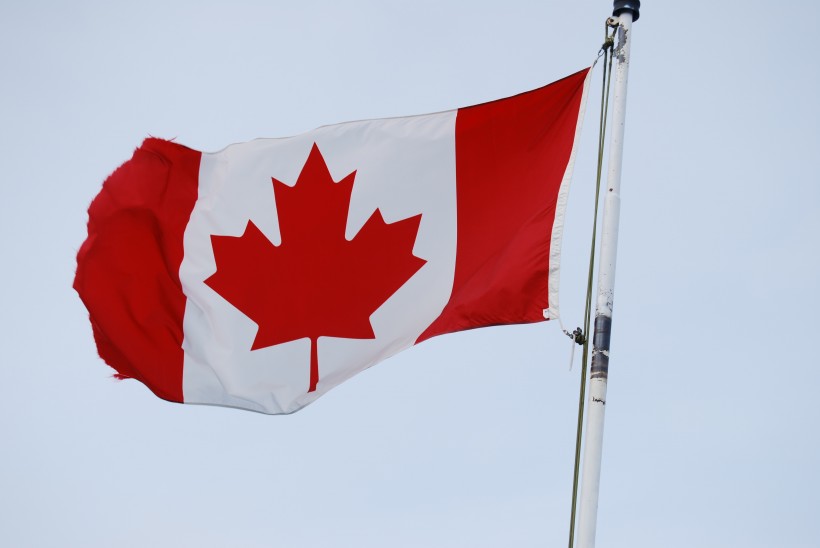 飘扬的加拿大国旗图片(14张)
