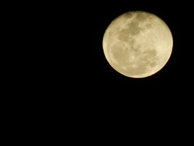 夜空中的月亮图片(13张)