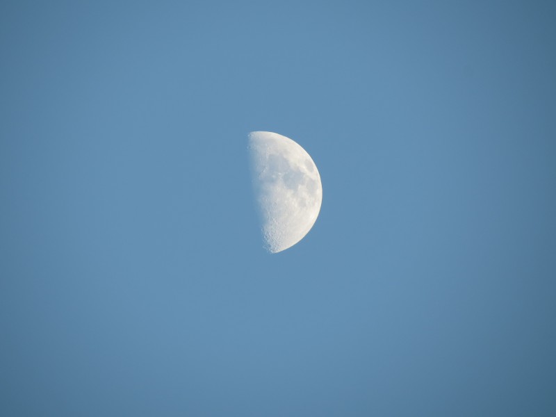 残缺的月亮图片(15张)