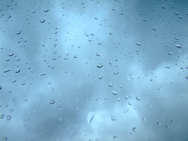 窗外的雨滴图片(15张)
