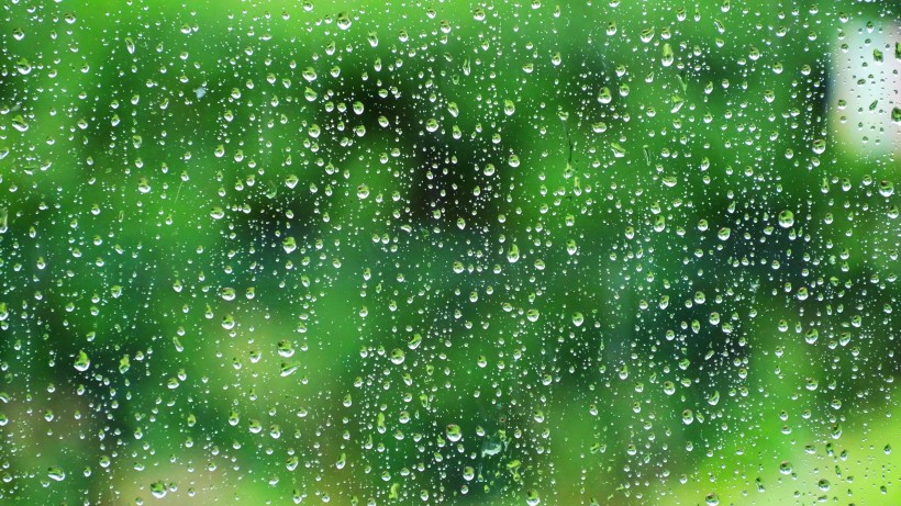 窗外的雨滴图片(15张)