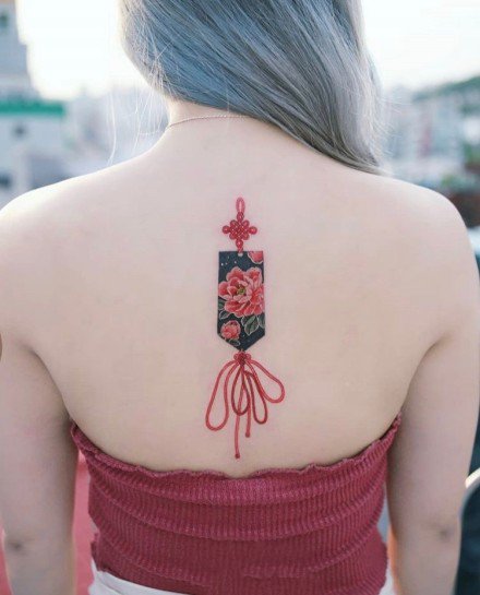红色调的一组传统绳结纹身图案9张
