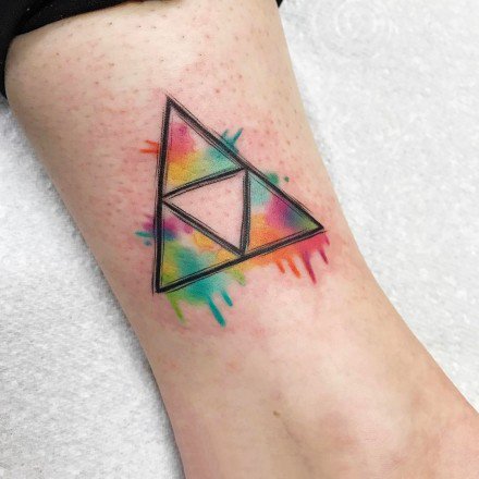简单的一组水彩三角形纹身图片