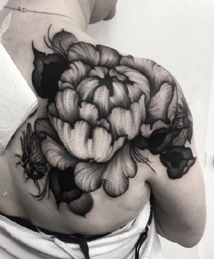 深黑色的一组点刺花卉纹身图片