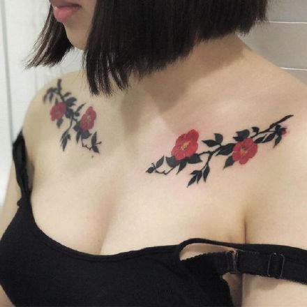 美丽的女士成对肩花纹身图案欣赏