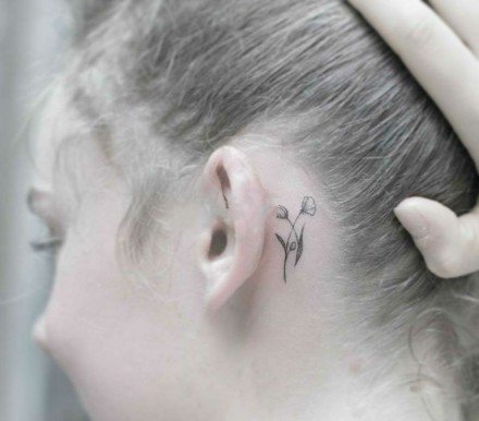 耳后的一组黑色小清新纹身图案