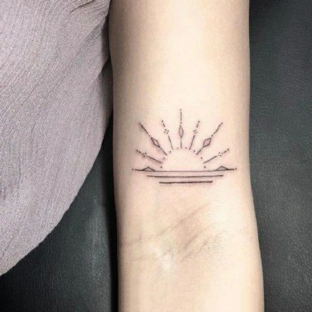 太阳图腾的一组太阳纹身图案欣赏