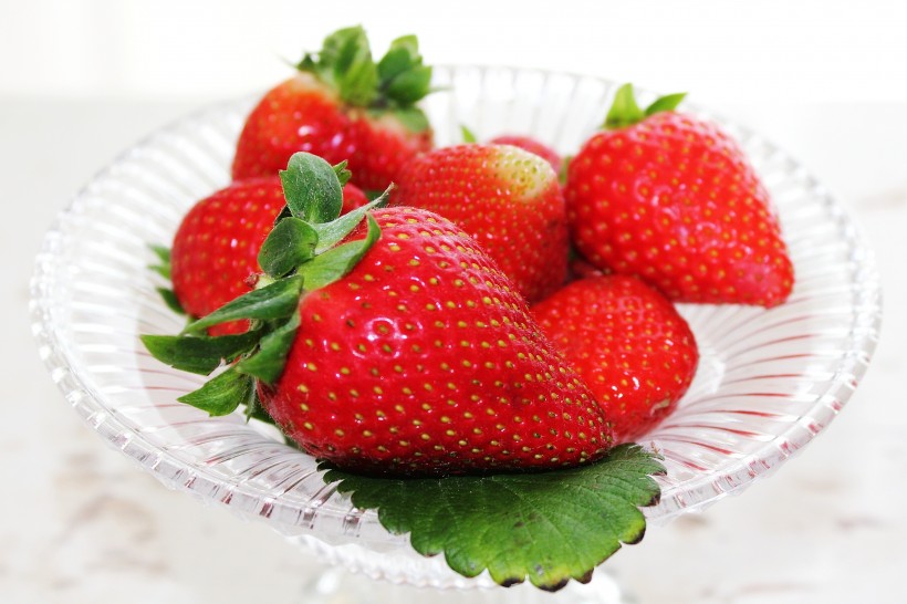 颜色鲜红的草莓图片(13张)