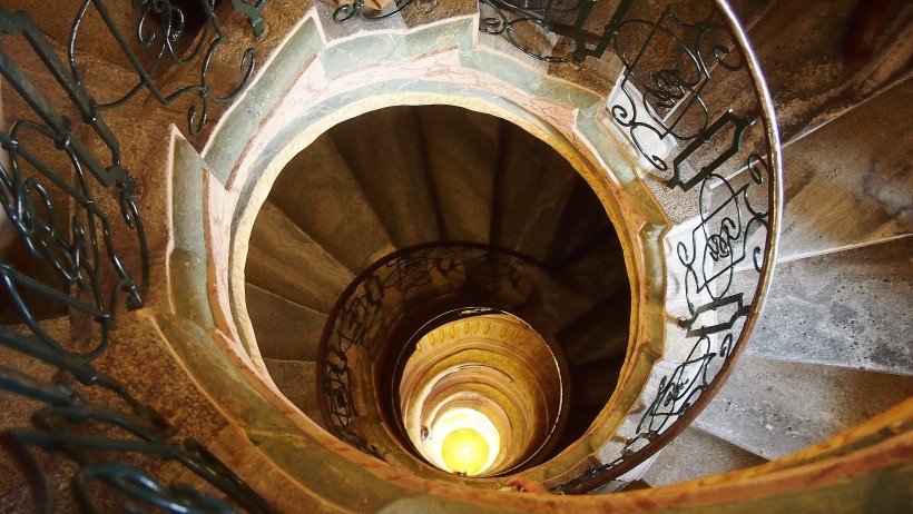 螺旋式的楼梯图片(15张)