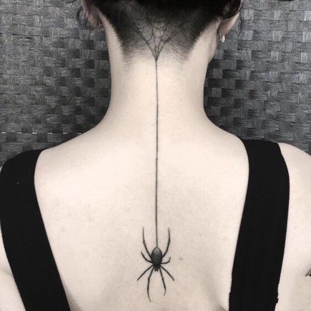 好看的一组黑灰小蜘蛛纹身图案