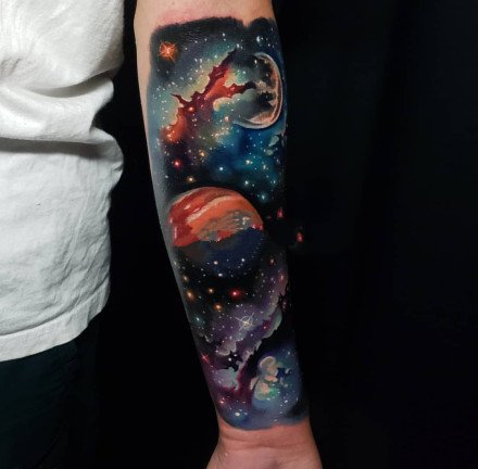 9张纹在手臂上的梦幻星空纹身图案