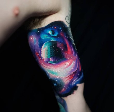 9张纹在手臂上的梦幻星空纹身图案