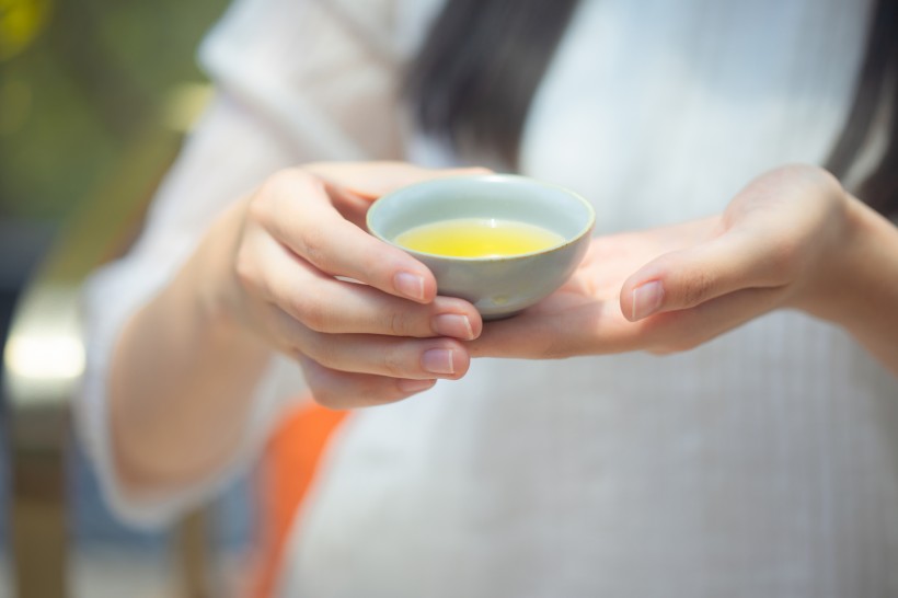 色泽莹亮爽口的茶水图片(13张)