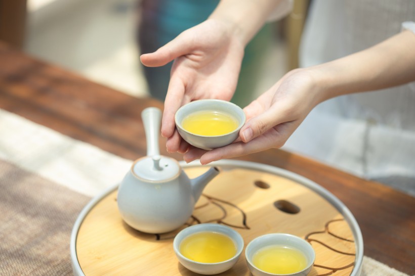 色泽莹亮爽口的茶水图片(13张)