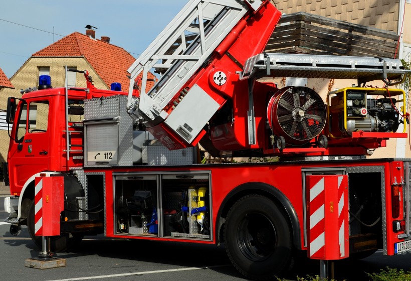 紧急救火的消防车图片(16张)