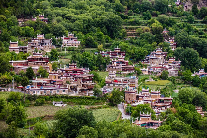 四川甘孜甲居藏寨风景图片(19张)