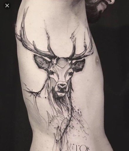 黑灰色的一组鹿头纹身图案