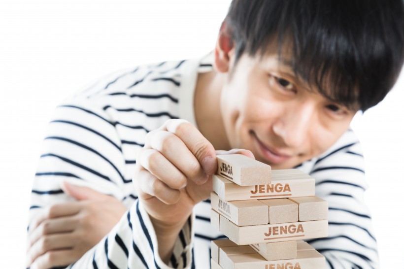 搭积木的男子图片(13张)