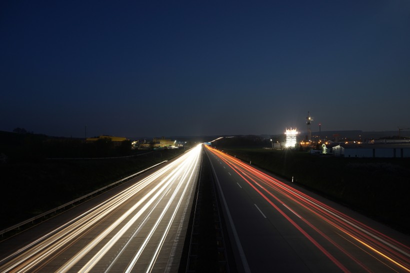 夜晚的公路图片(15张)