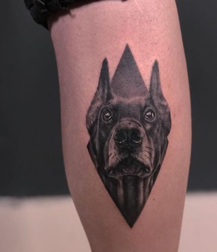 一组杜宾犬狗狗的纹身图案