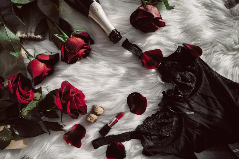 情人节用玫瑰和桌上游戏制造的惊喜图片(10张)