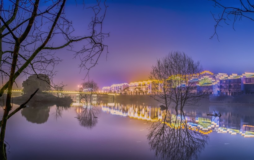 夜晚城市的水中倒影图片(13张)