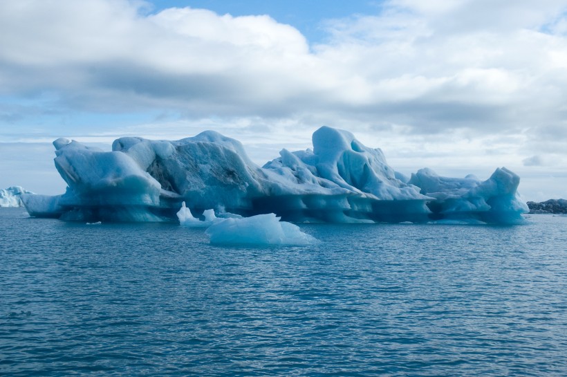 寒冷的冰川图片(12张)