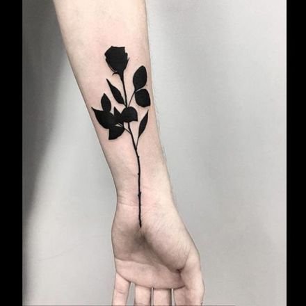 好看的黑色小玫瑰花纹身图案