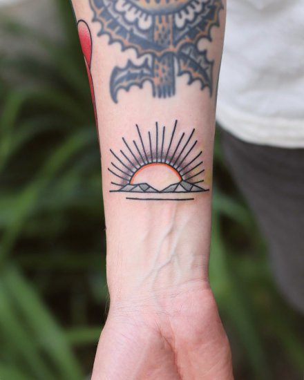 日出日落的一组简约太阳插画小纹身